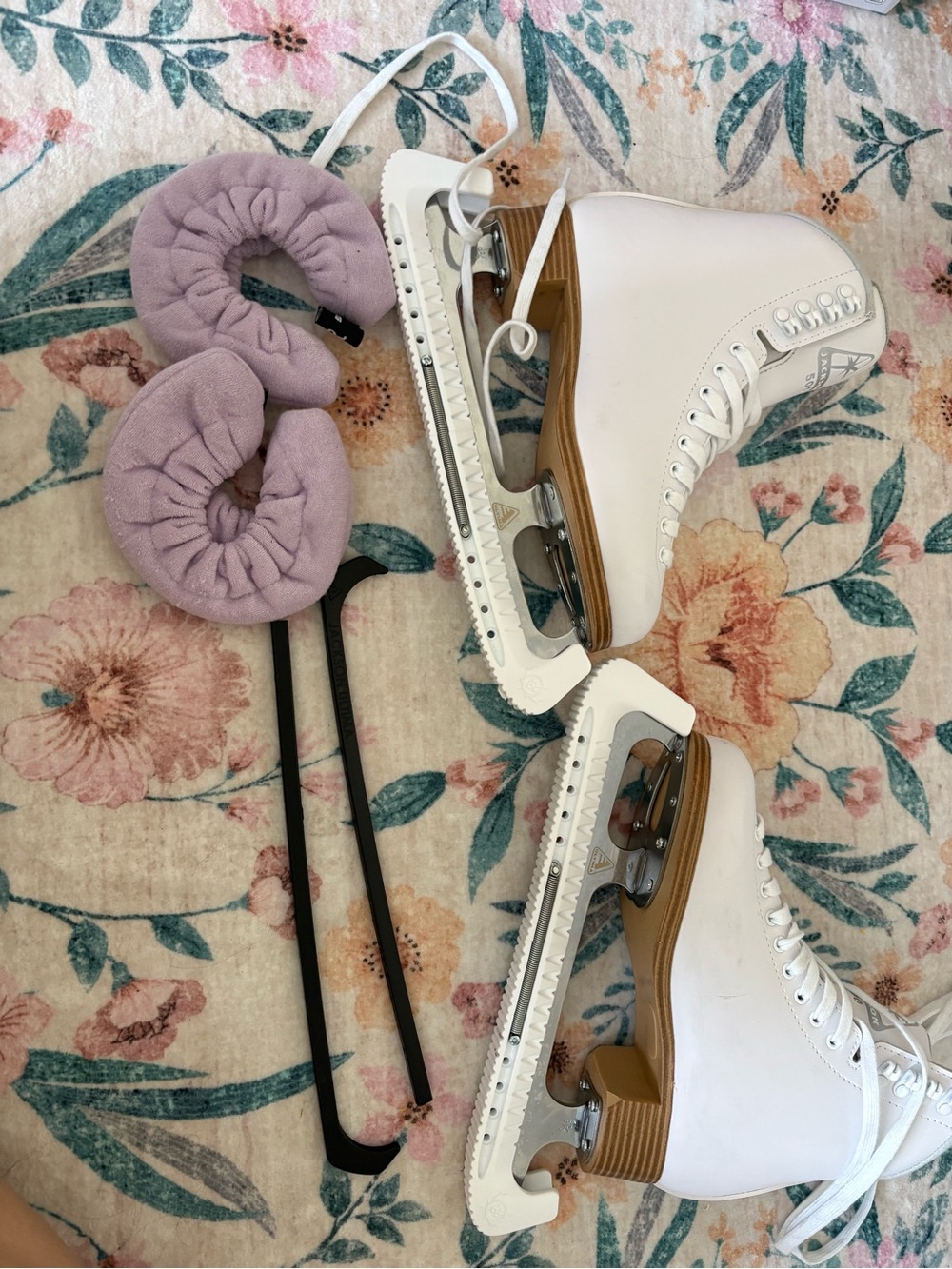 White Women’s Figure Ice Skates - Classic Leather Look